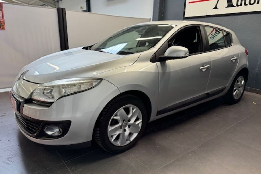 Renault MEGANE III 1.5 dCi 110 CV BOITE AUTO